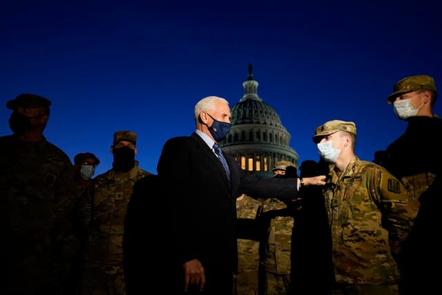 <p>Pence ha hablado con las tropas de la Guardia Nacional que resguardan el Capitolio.&nbsp;</p>