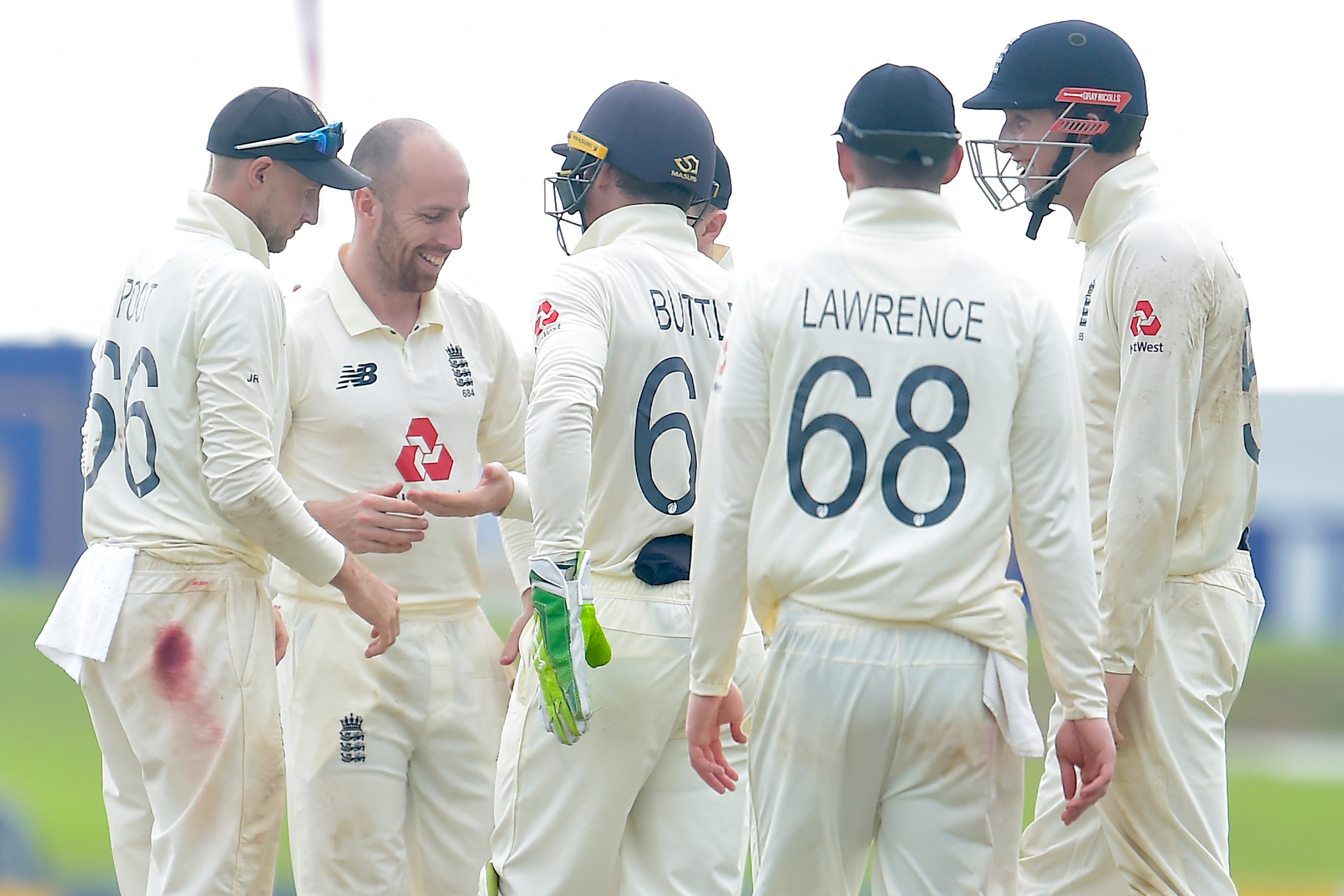 Jack Leach celebrates the wicket of Wanindu Hasaranga
