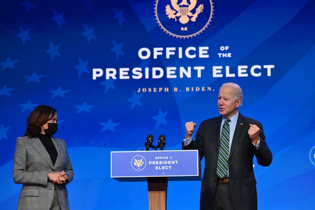 Kamala Harris y Joe Biden presentan a los nominados para su equipo científico el 16 de enero de 2021 en Wilmington, Delaware.