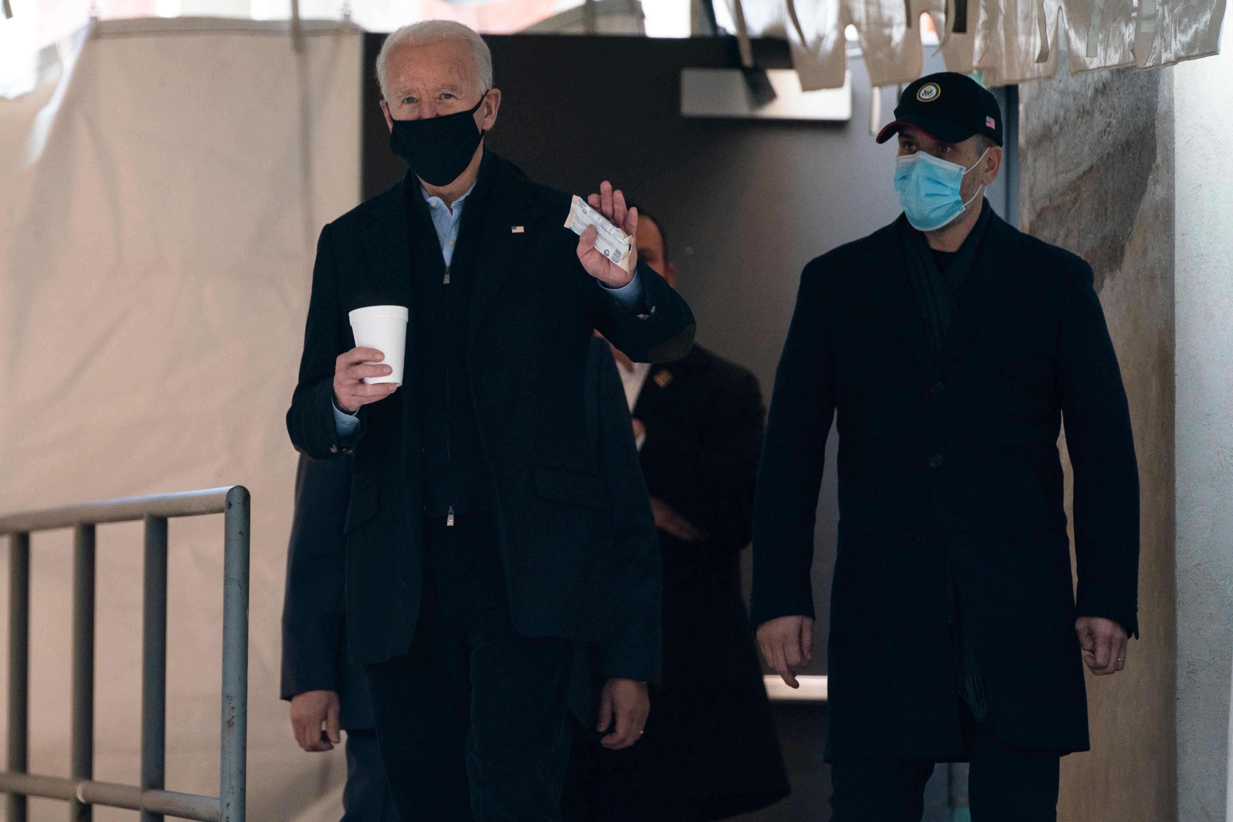 <p>Joe Biden planea revelar un amplio proyecto de ley de inmigración con el que espera ofrecer a unos 11 millones de personas que viven de manera ilegal en el país una vía de ocho años para naturalizarse</p>