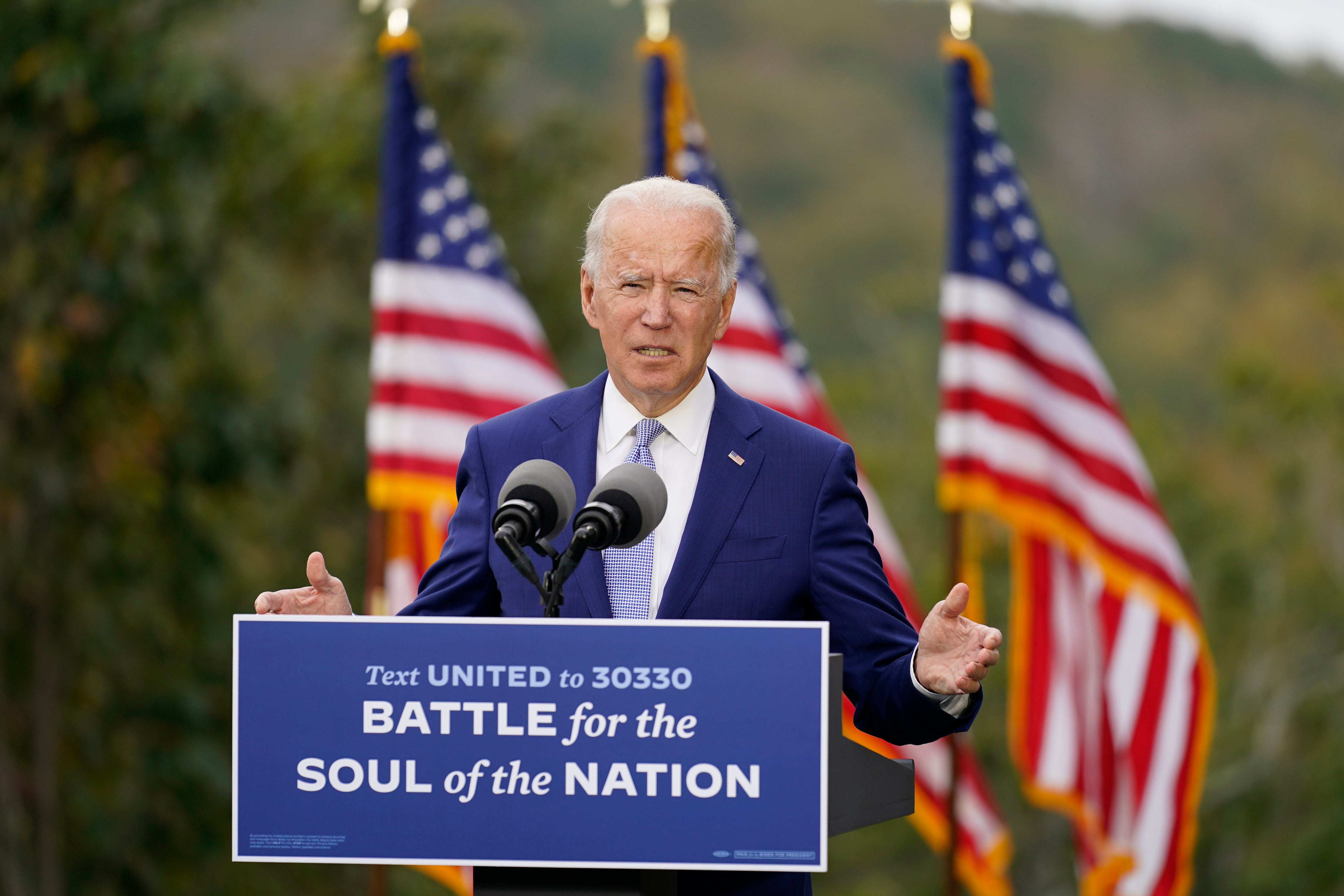 <p>ARCHIVO - En esta imagen de archivo del 27 de octubre de 2020, el entonces candidato demócrata a la presidencia de Estados Unidos, Joe Biden, habla en el complejo turístico Mountain Top Inn &amp; Resort en Warm Springs, Georgia.&nbsp;</p>
