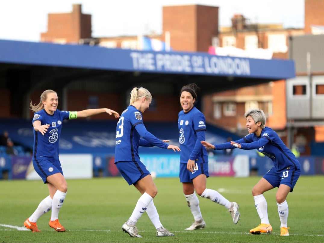 Chelsea beat Manchester United to move top of the Women’s Super League