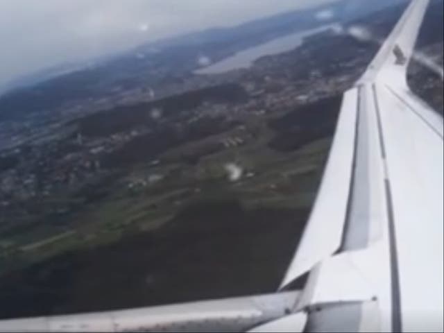 <p>Vista desde la ventana del avión.</p>