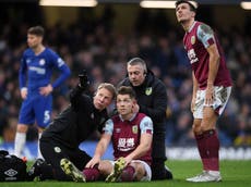 Premier League agrees to trial concussion substitutions