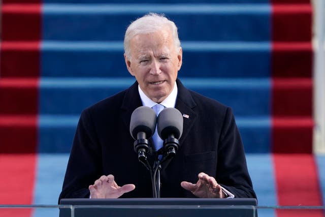 <p>ARCHIVO - En esta fotografía de archivo del miércoles 20 de enero de 2021, el presidente Joe Biden habla durante la 59a toma de posesión presidencial en el Capitolio de Estados Unidos en Washington. La administración de Biden está tomando medidas rápidas para mantener a Estados Unidos en la Organización Mundial de la Salud, parte de su ambición de lanzar un esfuerzo a todo trapo para combatir la pandemia de COVID-19. Apenas unas horas antes de la inauguración del miércoles, el equipo de transición de Biden-Harris anunció sus planes de "tomar medidas" para detener una retirada de Estados Unidos iniciada bajo Trump y trabajar con socios para reformar la OMS y apoyar su respuesta al brote de coronavirus.&nbsp;</p>