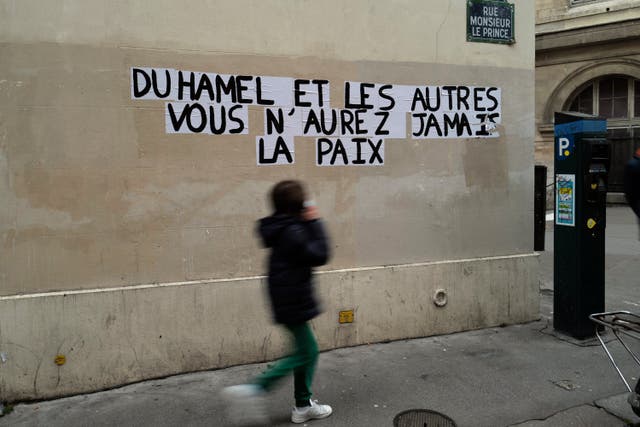 <p>Macron prometió reuniones de detección y prevención de abuso sexual con todos los niños.</p>