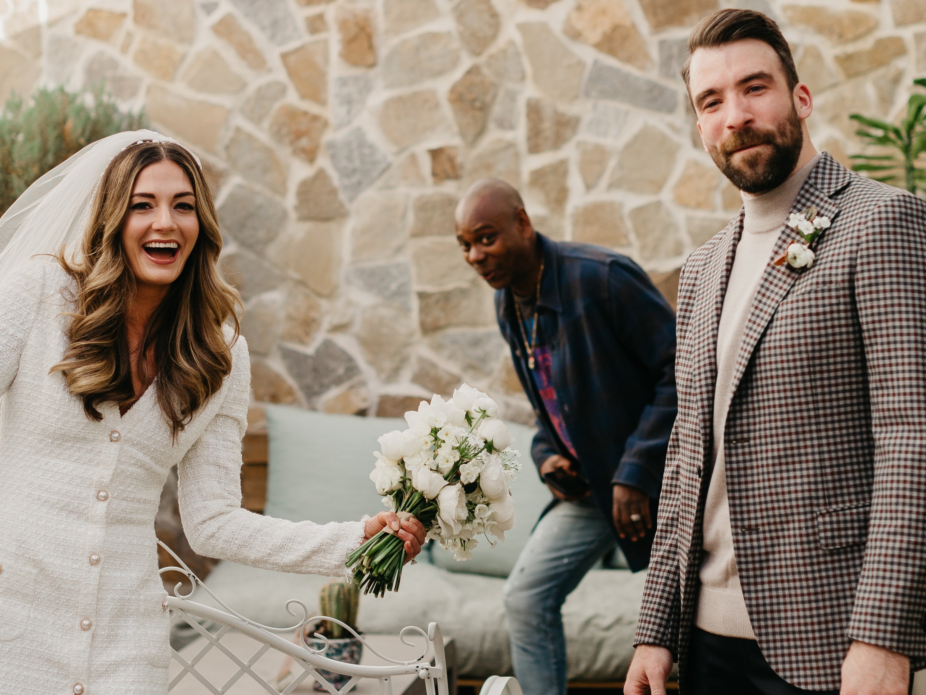Dave Chappelle photobombs a Texas couple’s ‘first look’ wedding photos