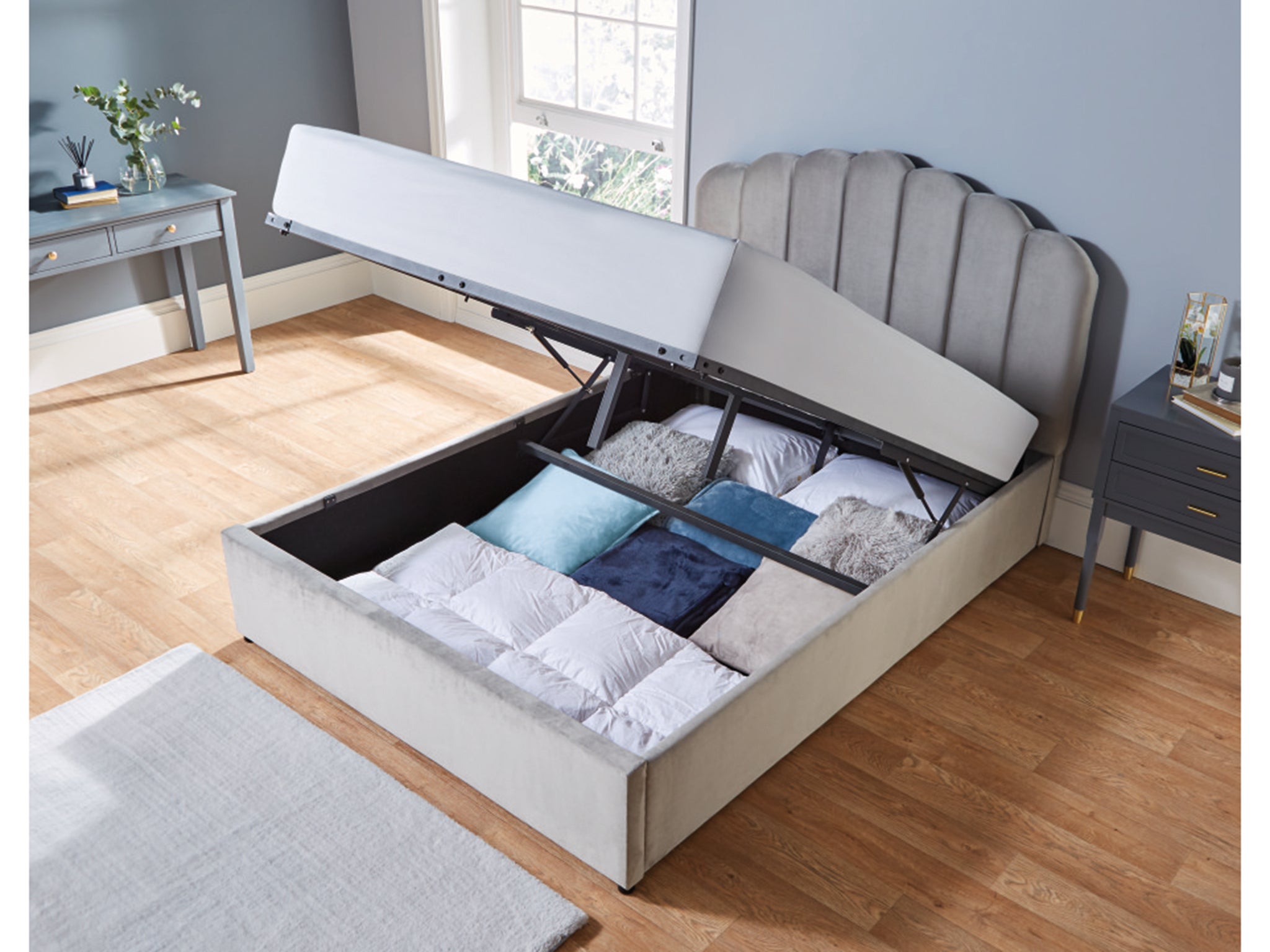 scallop-ottoman-bed-indybest