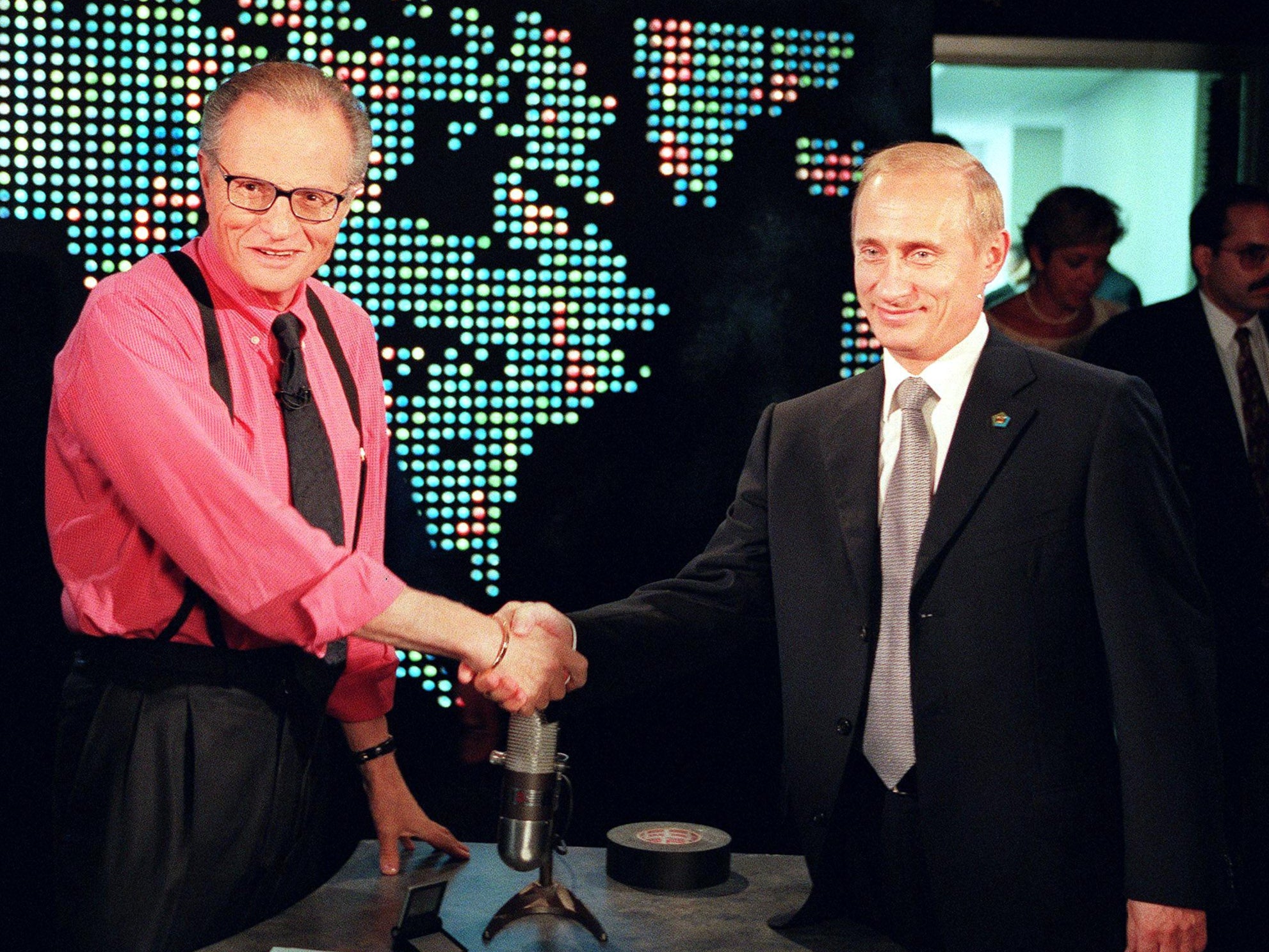 King interviewing Russian president Vladimir Putin in 2000