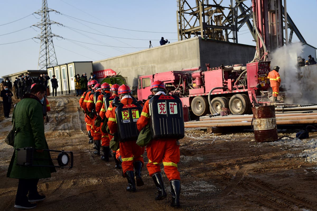 China mine rescue: 11 miners brought to surface after two weeks trapped underground