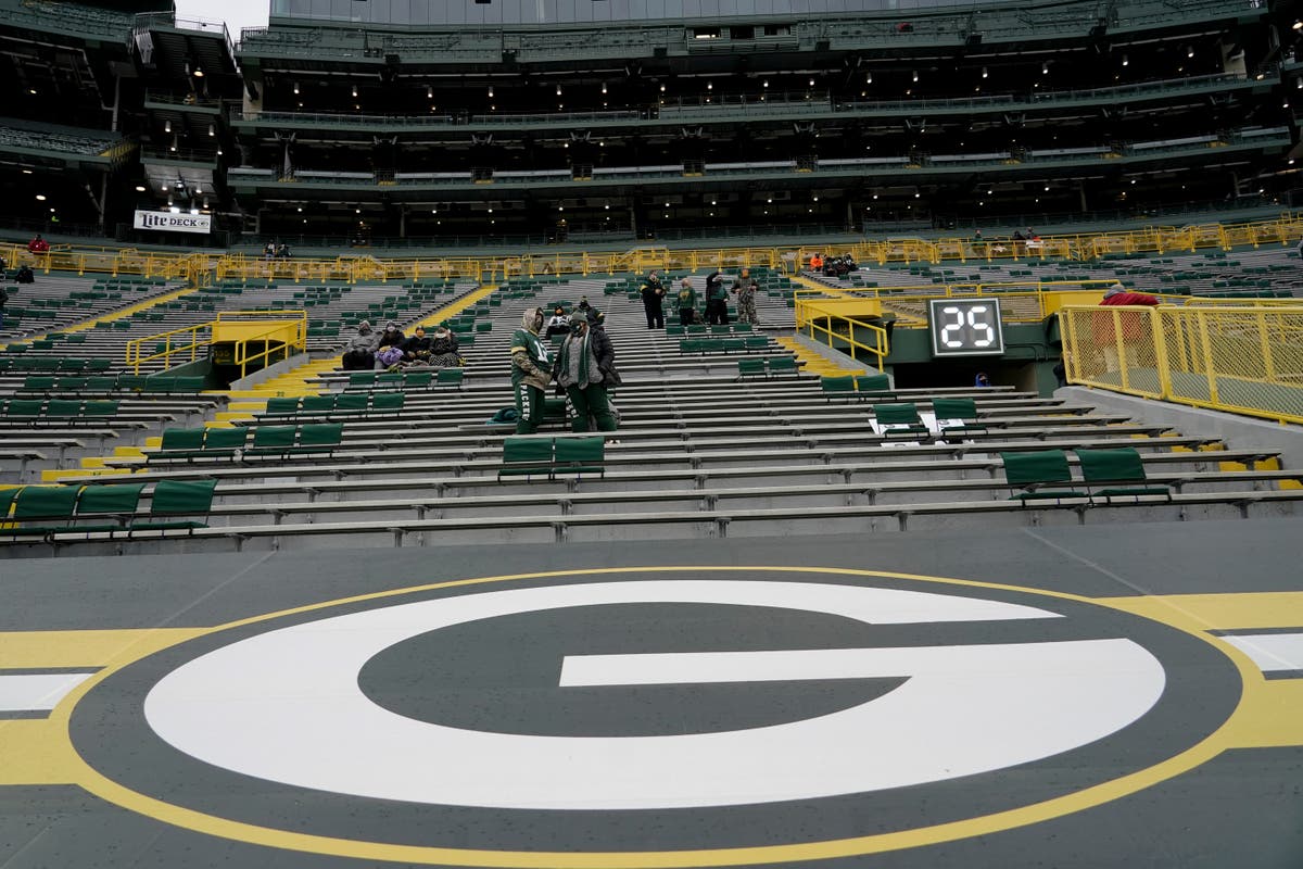 Packers fan has been to 488 home games and only missed 2 since 1977