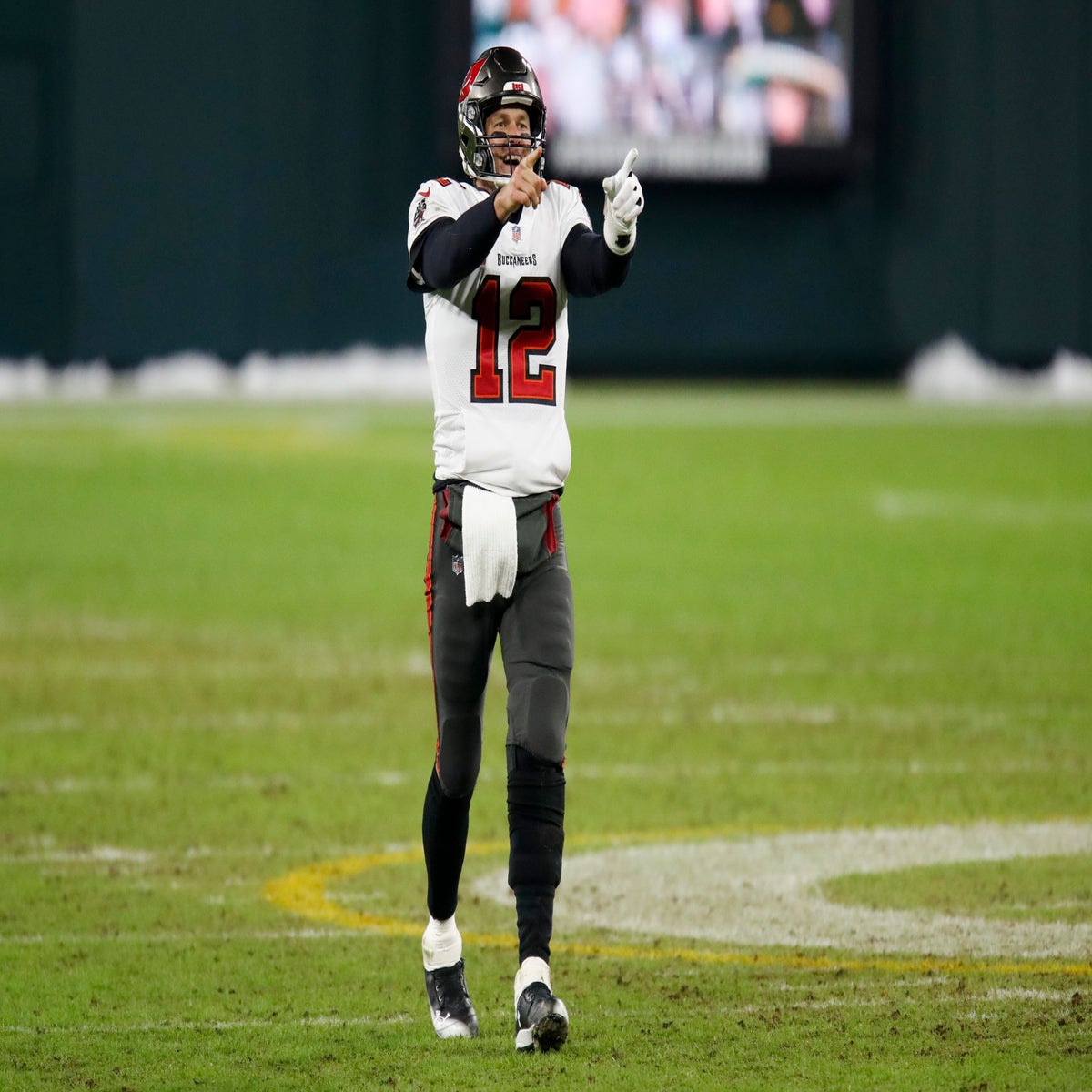 Old QB (Tom Brady) outduels young QB (Patrick Mahomes) in Buccaneers' Super  Bowl LV rout