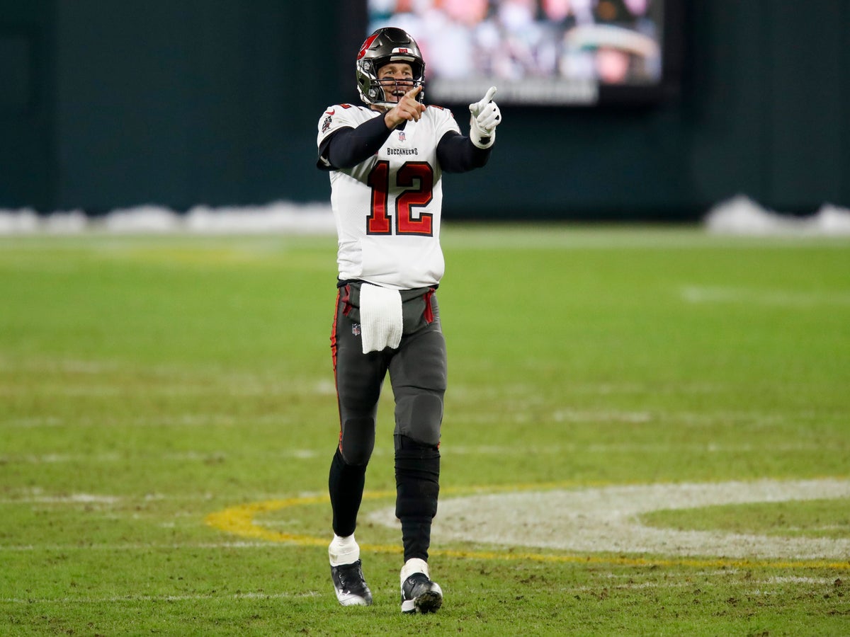 OLD BUCS UNIFORMS - AP PHOTO - Sports Talk Florida - N