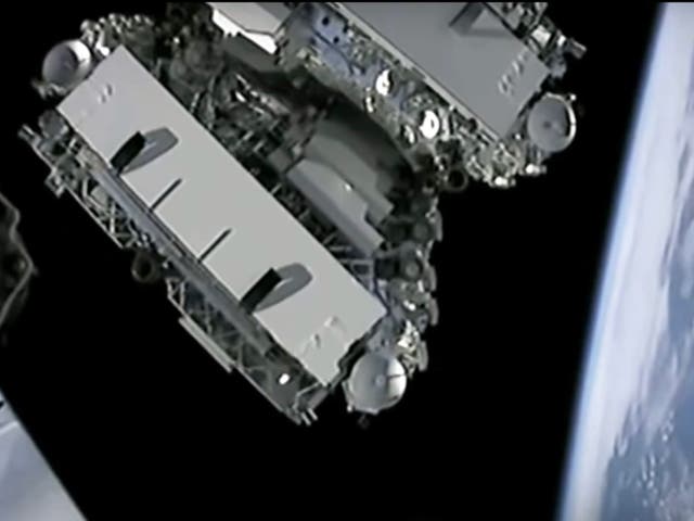 <p>SpaceX planea lanzar decenas de miles de satélites de Internet Starlink</p>