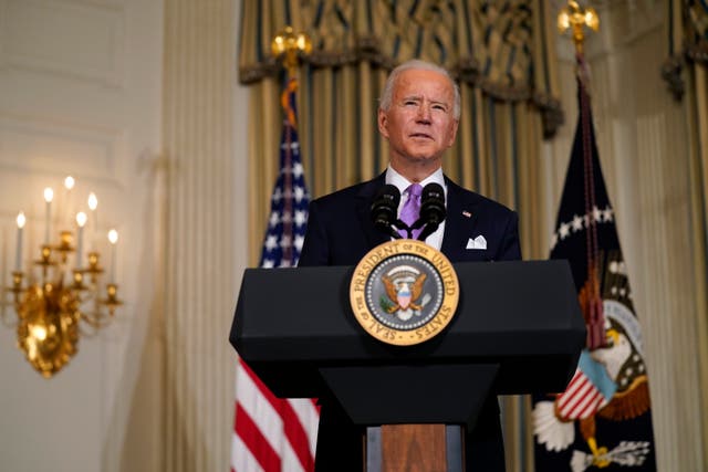 <p>Joe Biden anunció el miércoles una pausa en el nuevo arrendamiento de petróleo y gas en tierras y aguas públicas de EE.UU</p>