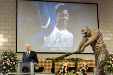 Baseball gathers behind home plate to honor Hammerin' Hank 