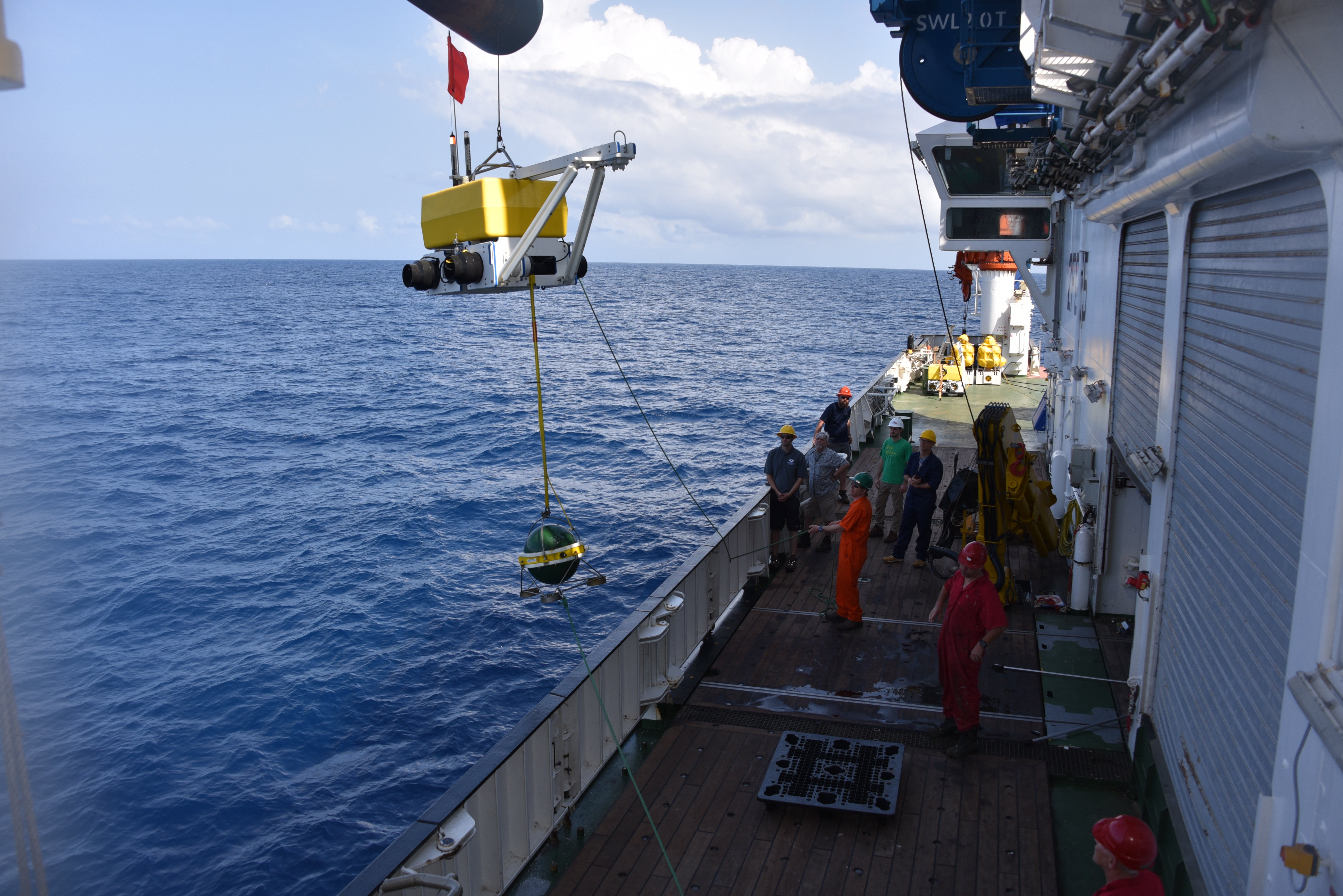 The research team deploys a seismometer to the bottom of the Atlantic