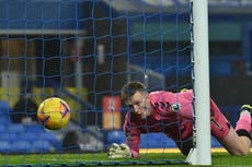 Pickford error sees Leicester earn draw at Everton