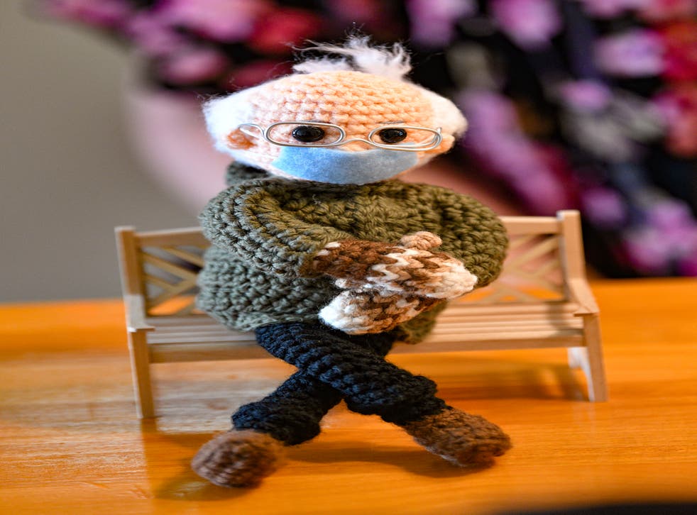 SANDERS-MEMES-MUÑECO
