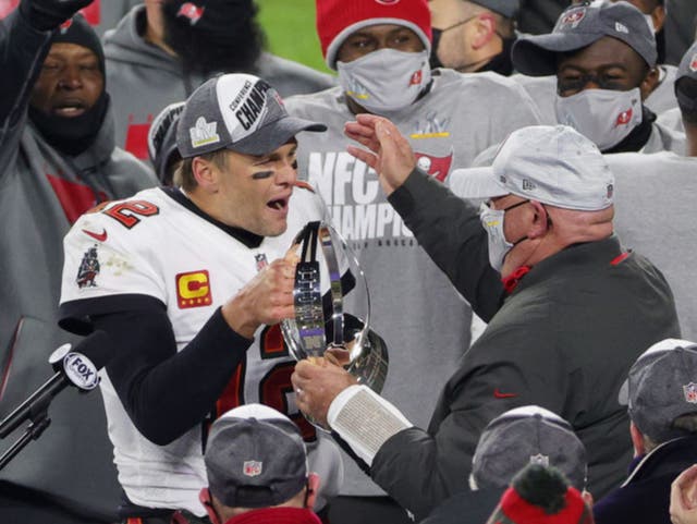 Tom Brady celebrates with head coach Bruce Arians