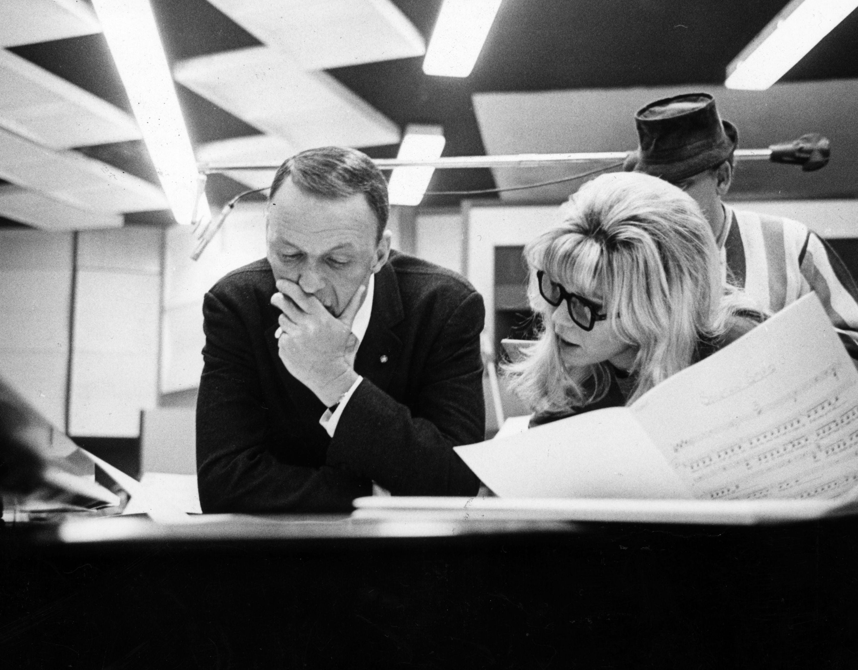 Frank Sinatra discusses musical interpratation with his daughter Nancy in 1967