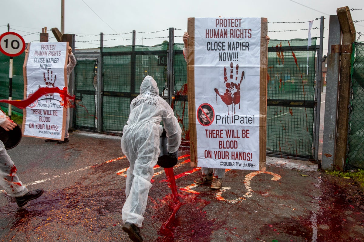 Priti patel refuses to criticise arrest of journalist for photographing peaceful asylum centre protest