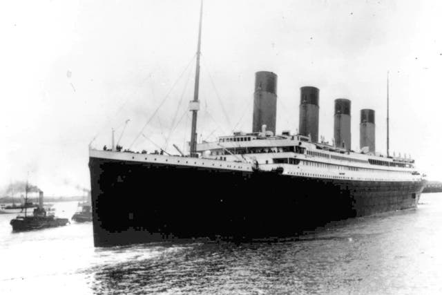 <p>ARCHIVO - En esta fotografía de archivo del 10 de abril de 1912, el Titanic zarpa de Southampton, Inglaterra, en su primera travesía.&nbsp;</p>