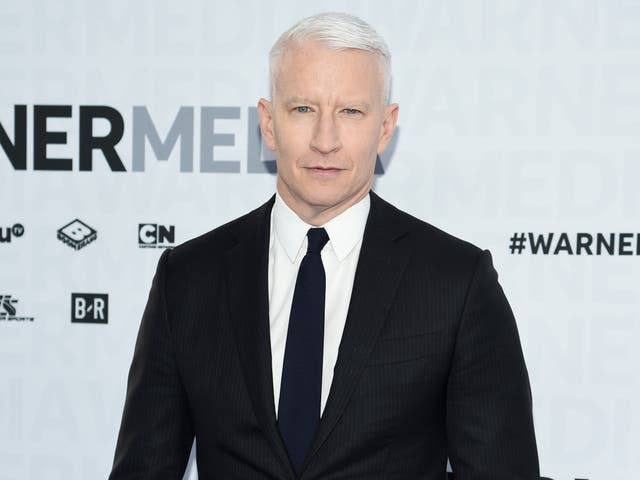 <p>Los teóricos de la conspiración de QAnon creen que Cooper es un robot</p>