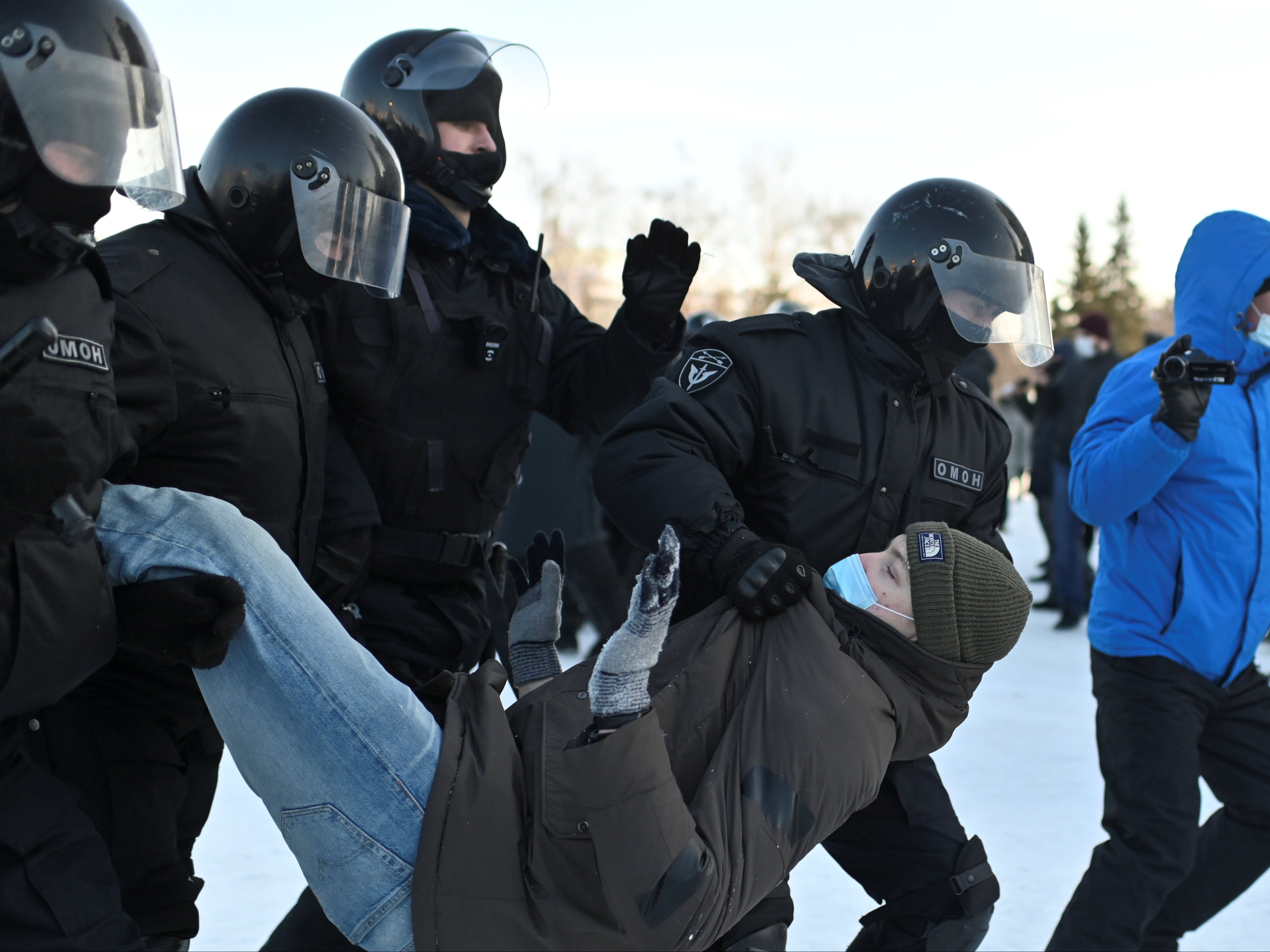 Russia protests: More than 4,500 Navalny supporters detained in fresh demonstrations over Putin critic’s arrest