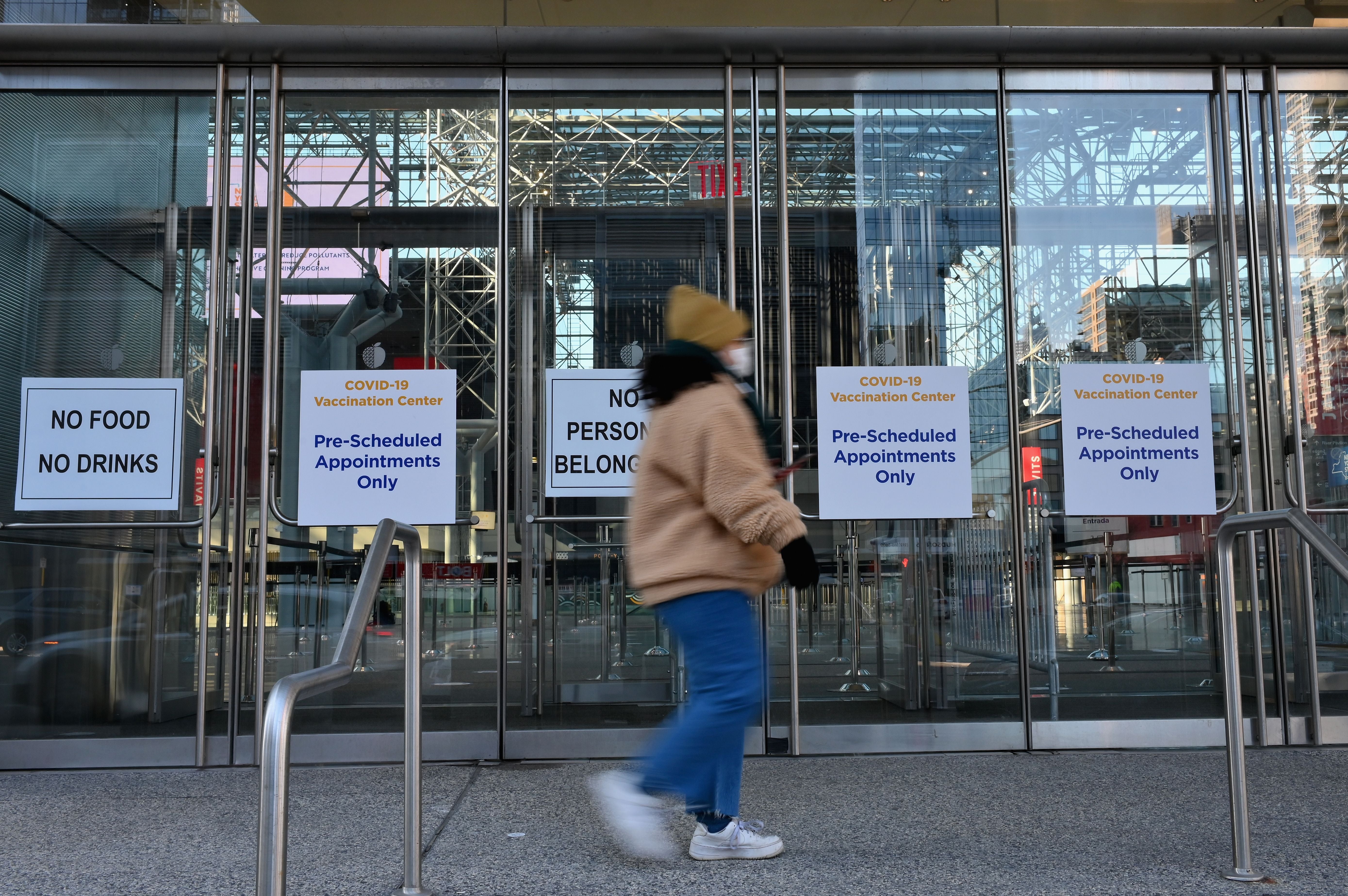 NYC suspends vaccinations as snowstorm that could dump 17-inches on city edges closer