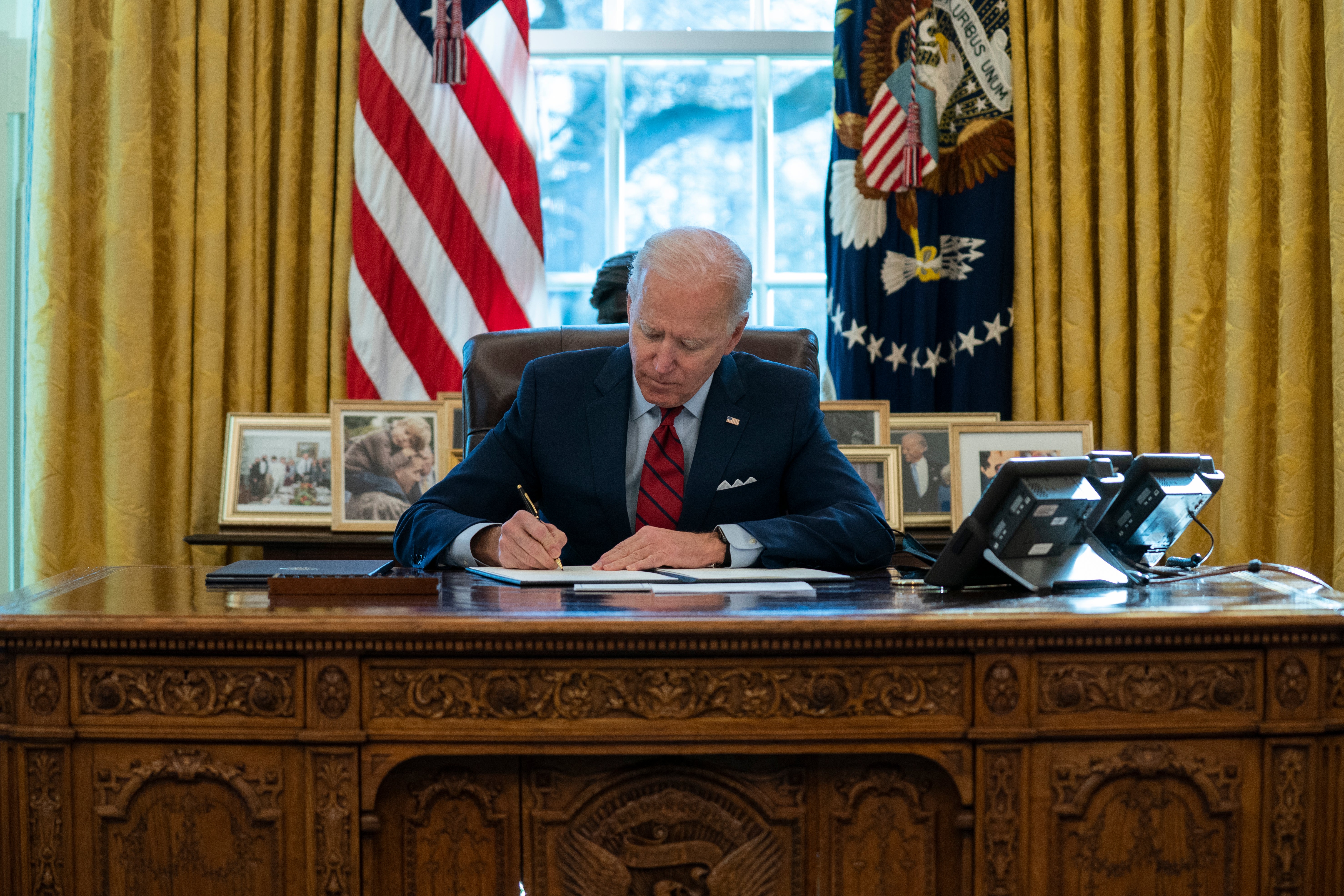 Biden meets with Republican senators in bid for cross-party unity on Covid relief package