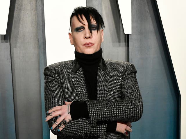 <p>BEVERLY HILLS, CALIFORNIA - 09 DE FEBRERO: Marilyn Manson asiste a la Vanity Fair Oscar Party 2020 organizada por Radhika Jones en el Wallis Annenberg Center for the Performing Arts el 09 de febrero de 2020 en Beverly Hills, California. </p>