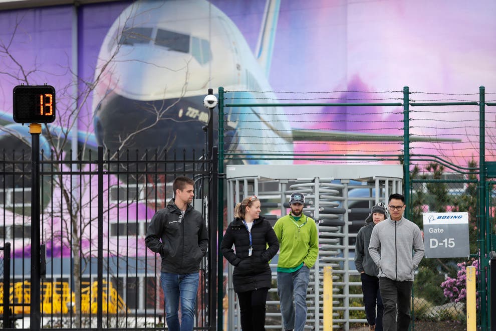 Boeing giving employee bonuses despite losing 12B last year company