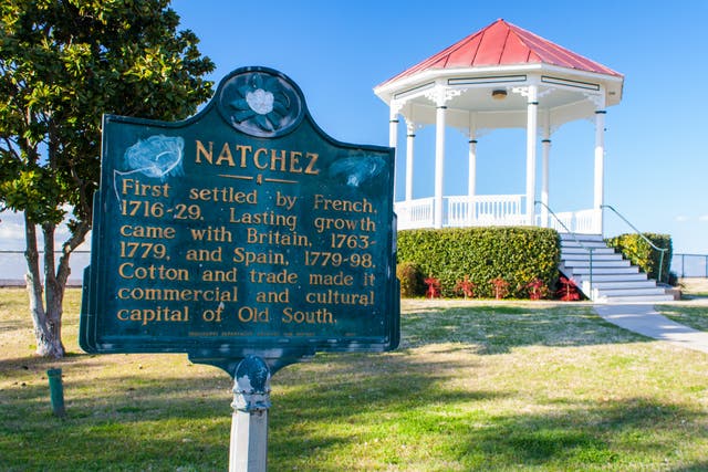 <p>Natchez, MS, EE.UU. - 6 de febrero de 2009: The Waterfront Gazebo en Natchez National Historic en el invierno de 2009.</p>