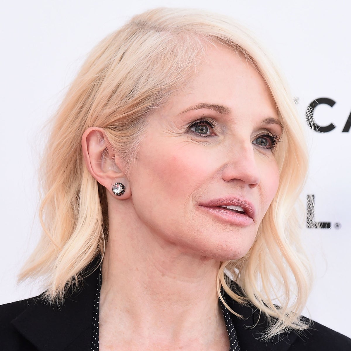 Qanday qilib qizni konvulsiv orgazmga olib kelish mumkin Haqiqiy maço erkak yosh xotinini sikdi (rus pornosi)