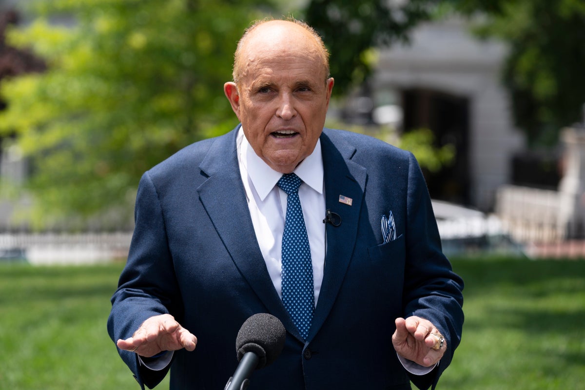 Rapora göre Rudy Giuliani, Ukrayna'da lobi faaliyeti yürütmekle suçlanmayacak