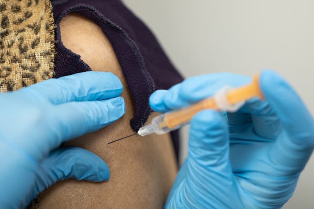 Headteachers have called on the government to vaccinate all teachers