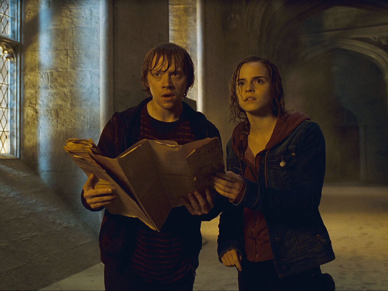 Rupert Grint and Emma Watson in Harry Potter and the Deathly Hallows, part 2