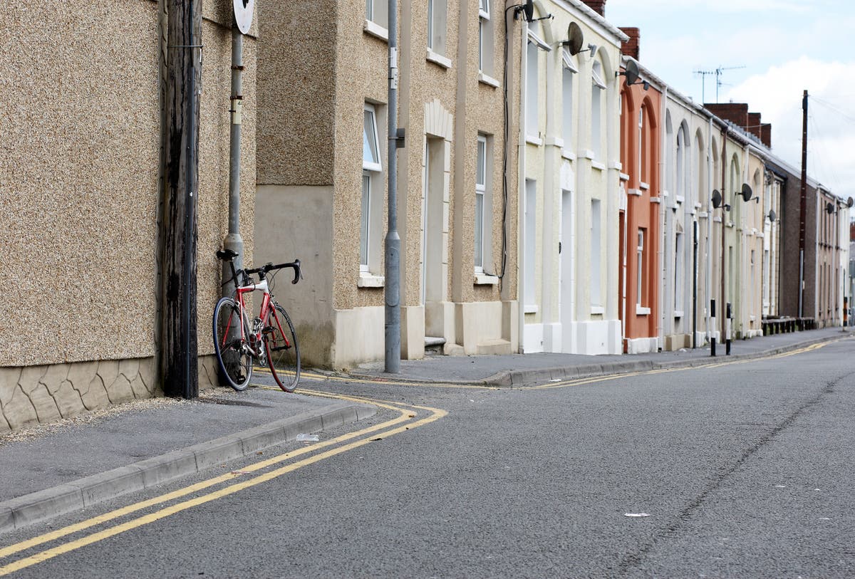 UK towns with more immigrants do much better economically, study finds