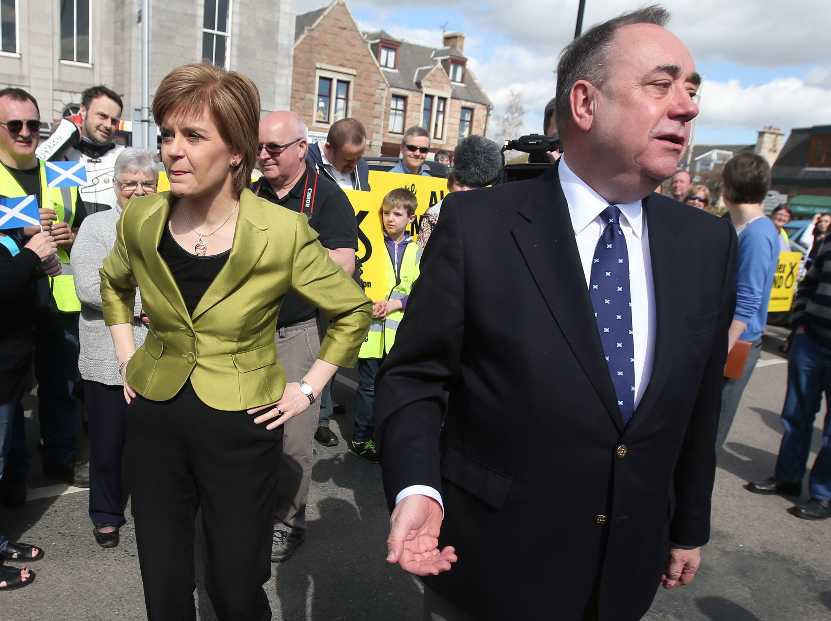 Nicola Sturgeon with Alex Salmond on the campaign trail in Inverurie in 2015