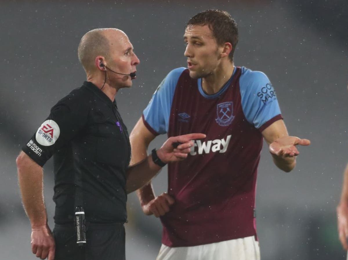 David Moyes &lsquo;embarrassed&rsquo; for referee Mike Dean after Tomas Soucek sent off in West Ham draw