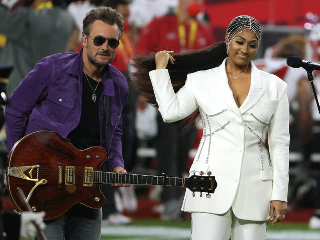 <p>Jazmine Sullivan and Eric Church give a rousing national anthem performance at Super Bowl 2021</p>