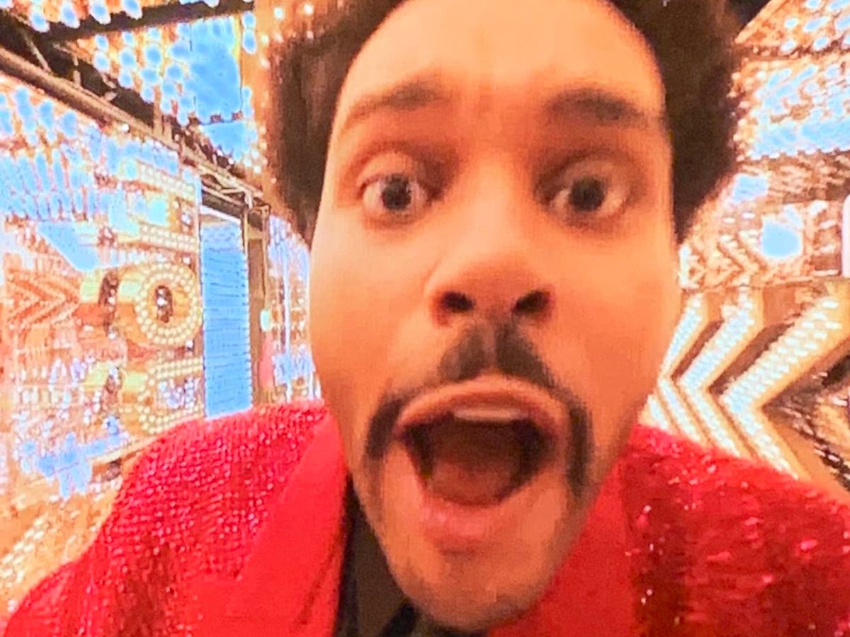 The Weeknd S Super Bowl Half Time Show Spawns Wave Of Memes These Are Bringing Me Back To Life The Independent