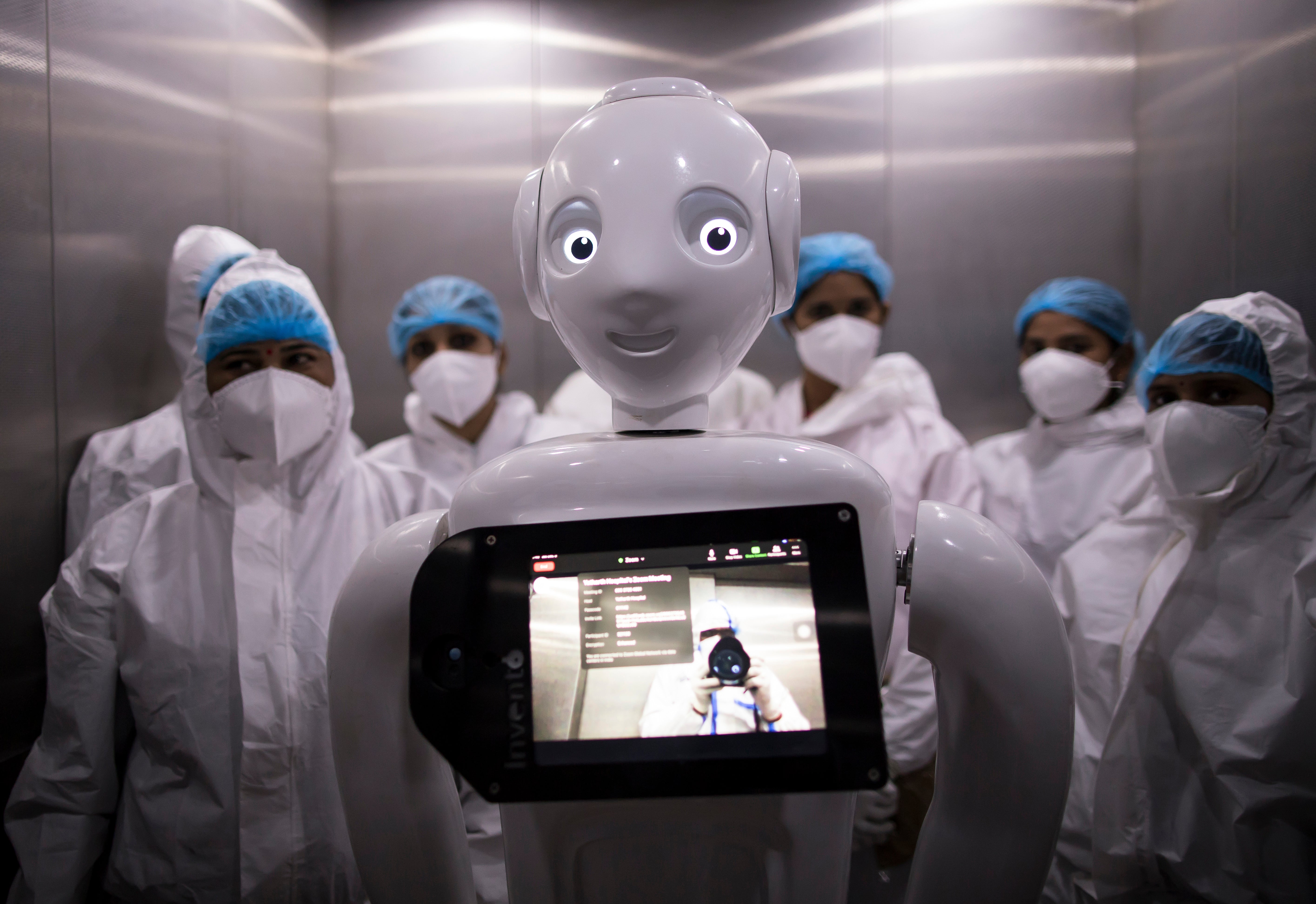 A robot used to assist Covid-19 patients in New Delhi