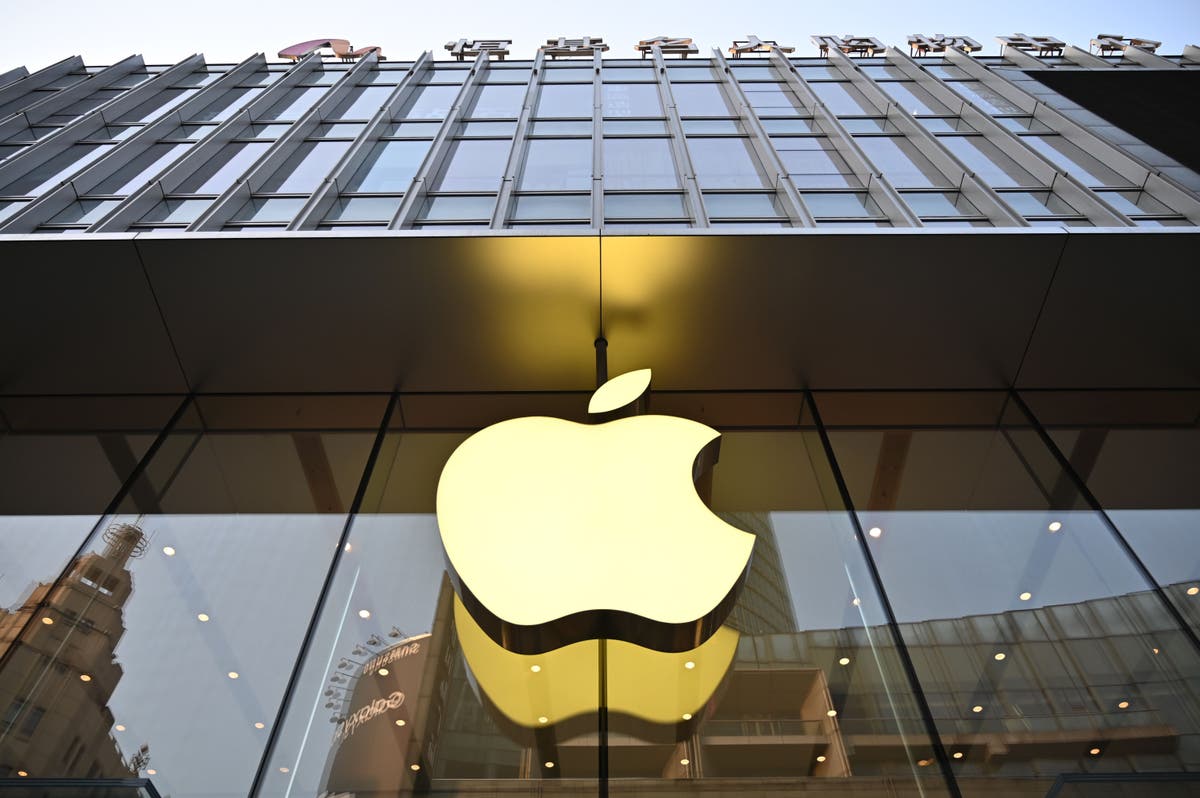 Apple&rsquo;s next big move should be into bitcoin, report suggests