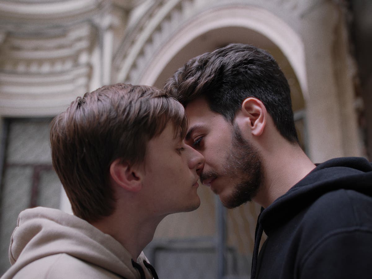 Boy s word russian series. Я иду искать сериал 2021. Андрей Феночка. Грейсленд сериал ЛГБТ. Я иду искать веб сериал