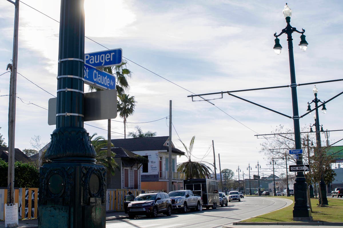 Virus dims Carnival joy and commerce on a New Orleans street
