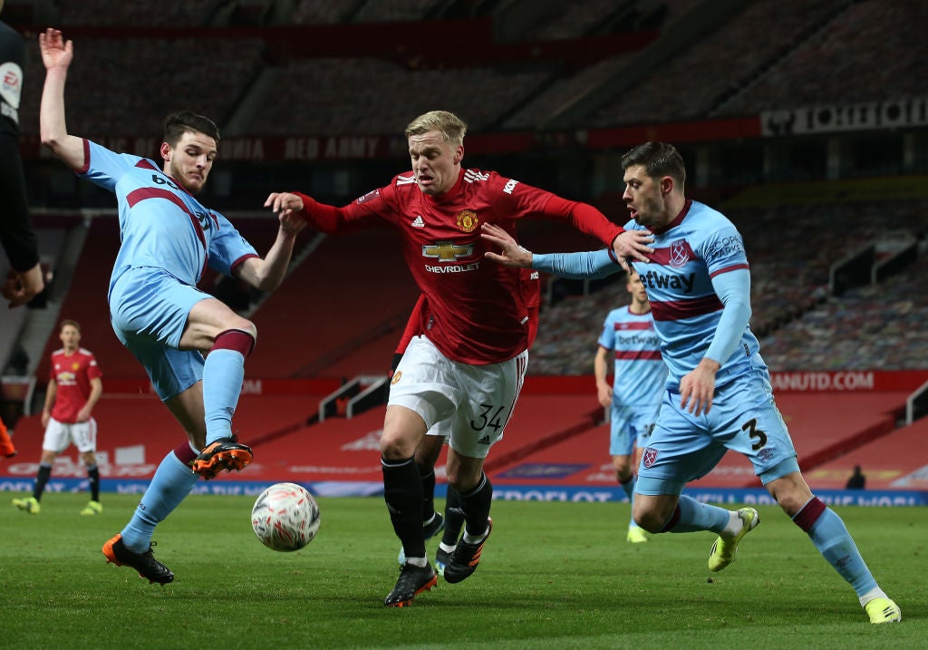 Donny van de Beek of Manchester United in action with Declan Rice and Aaron Cresswell