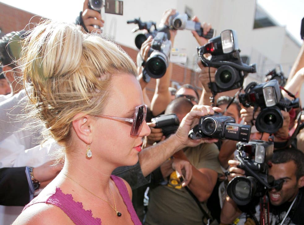 ‘Leave me alone’ – Britney being swarmed by paparazzi in 2008