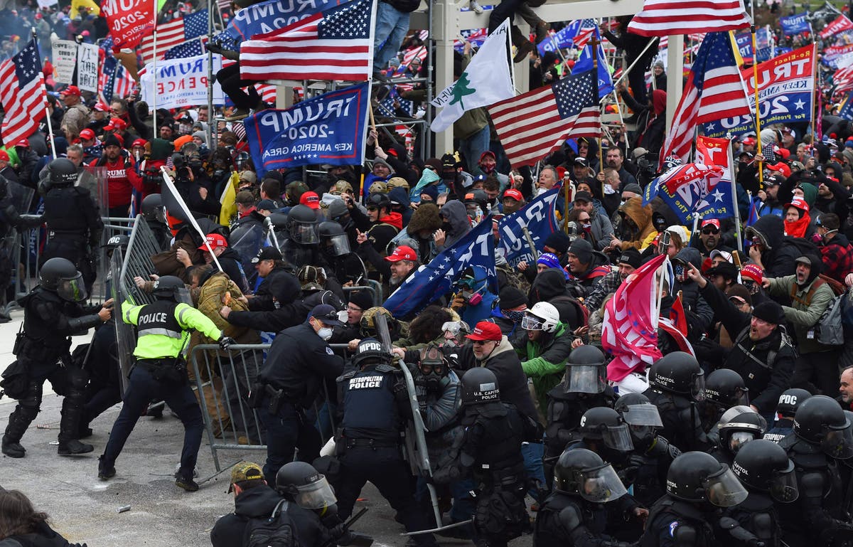 Video shows Schumer come within yards of rioters before having to flee in other direction